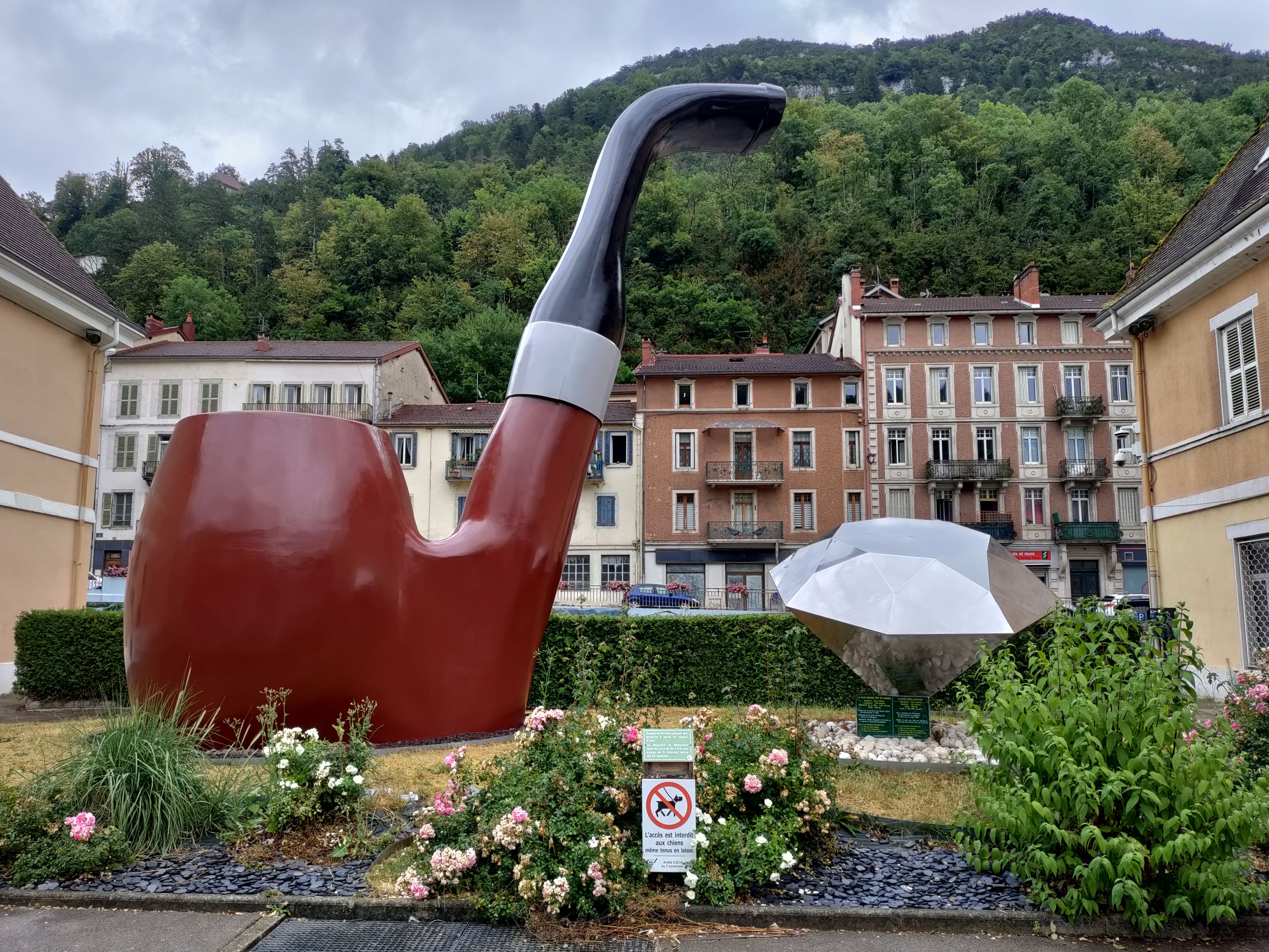 Huge pipe and diamond in Saint Claude.